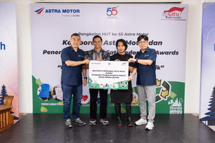 Astra Motor Berkolaborasi dengan Penerima Apresiasi SATU Indonesia Awards dalam Pengolahan Sampah Botol Plastik